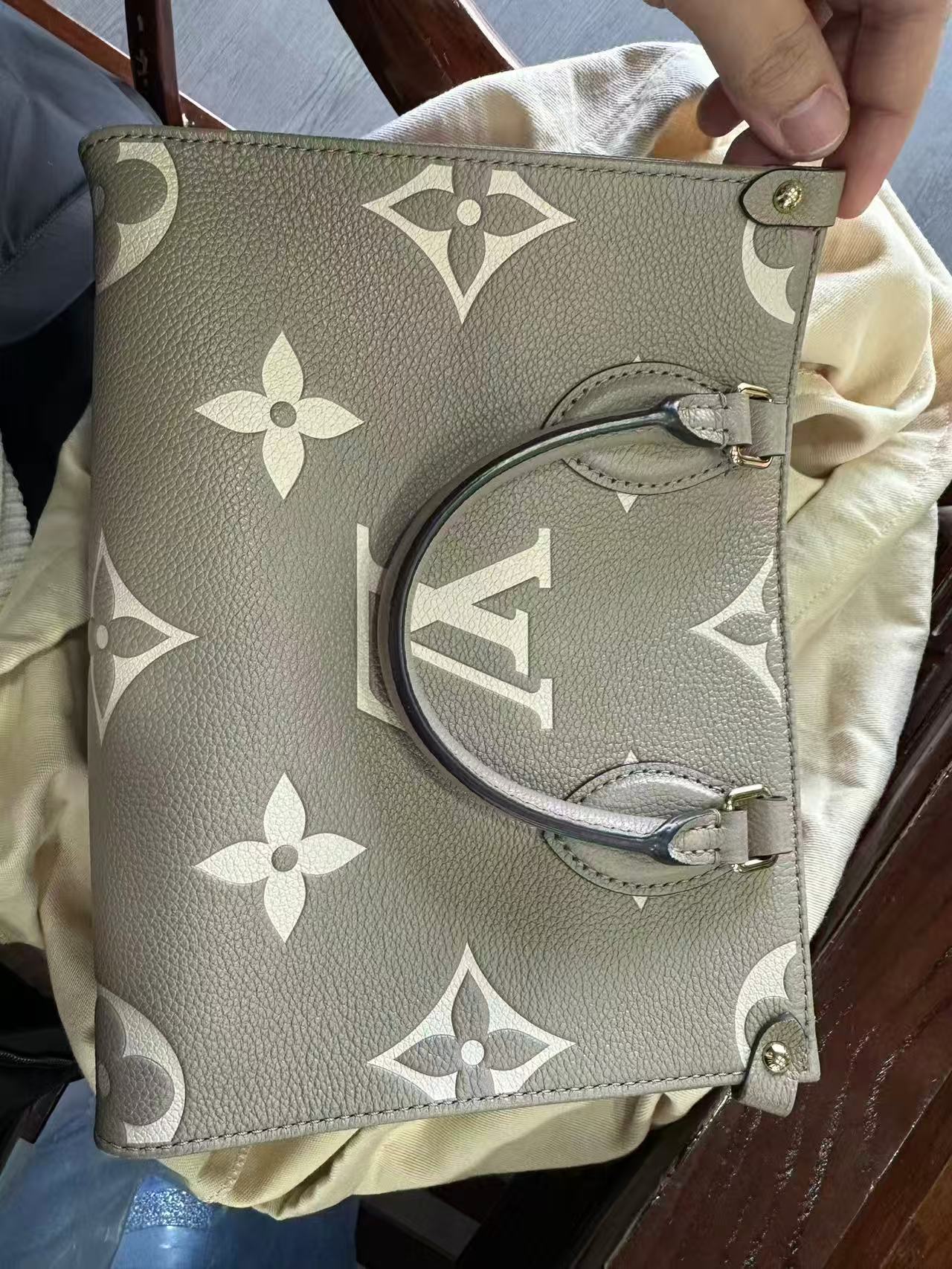LV名包回收
